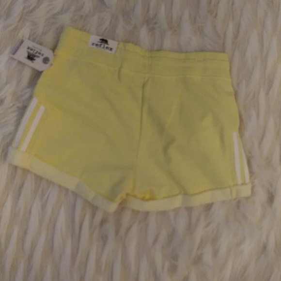 Ladies Shorts - Picture 3 of 4